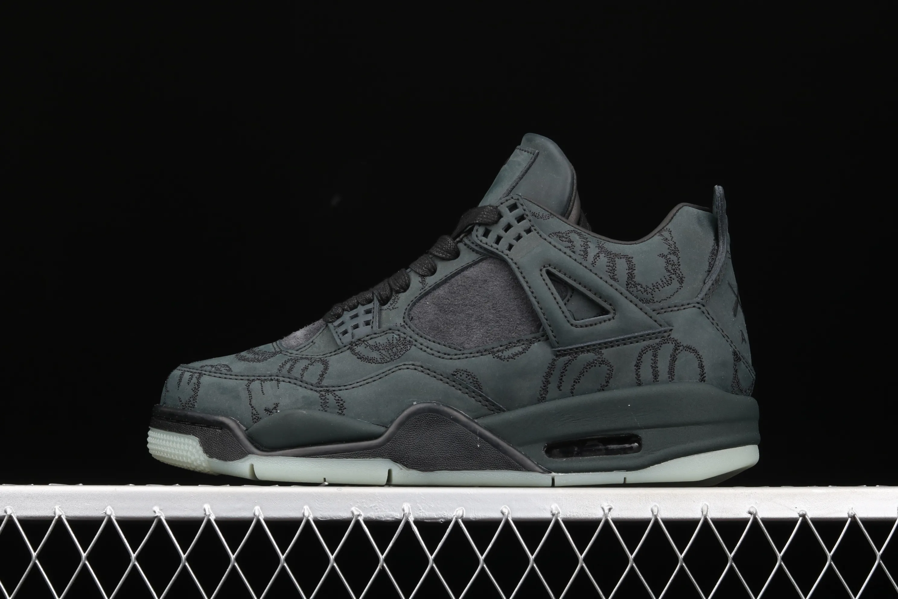 All categories Air Jordan Jordan series basketball shoes Air Jordan 4 Pure original Kaws x Air Jordan 4 Black AJ4 black suede luminous limited edition 930155-001